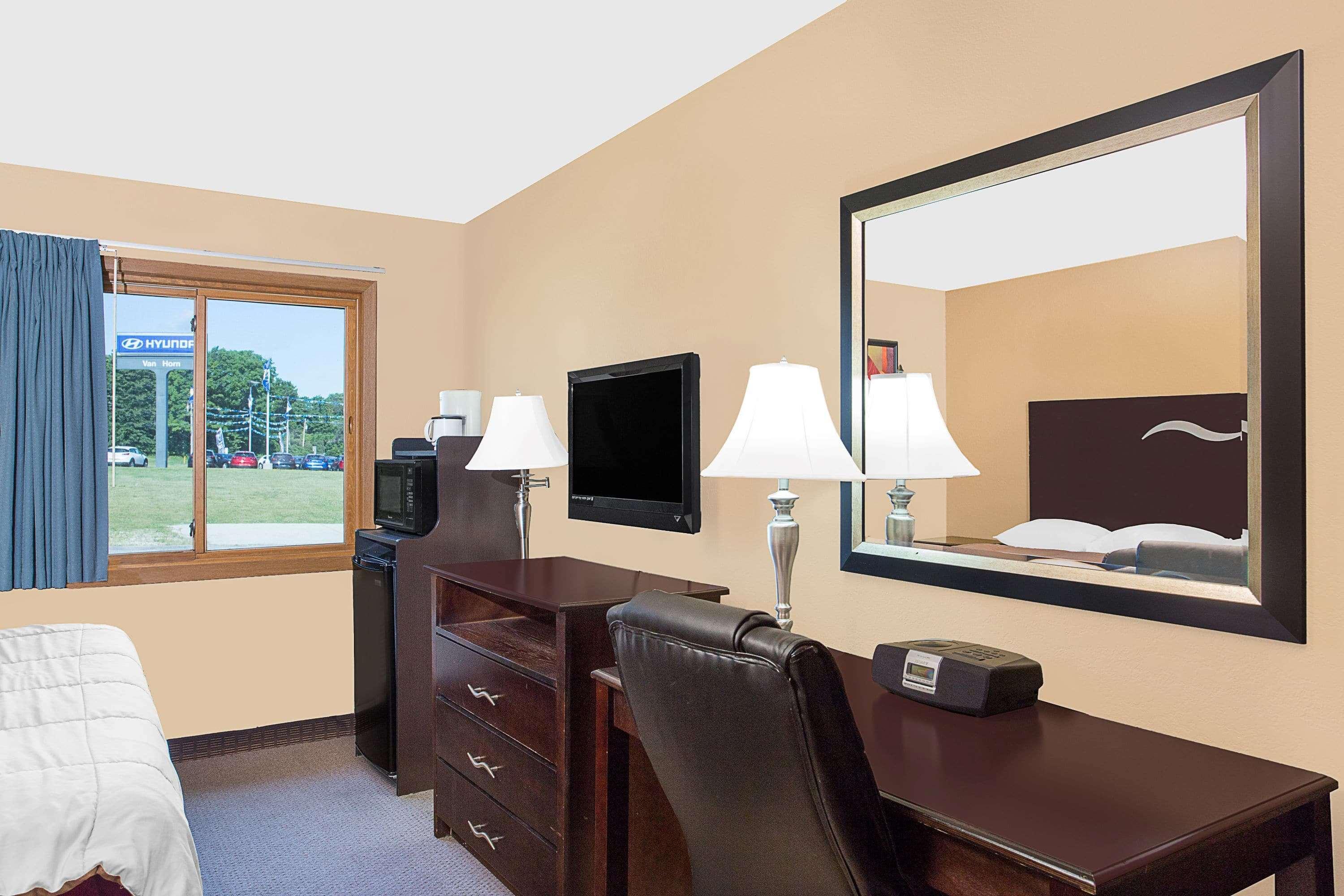 Super 8 By Wyndham Sheboygan Wi Motel Exterior photo
