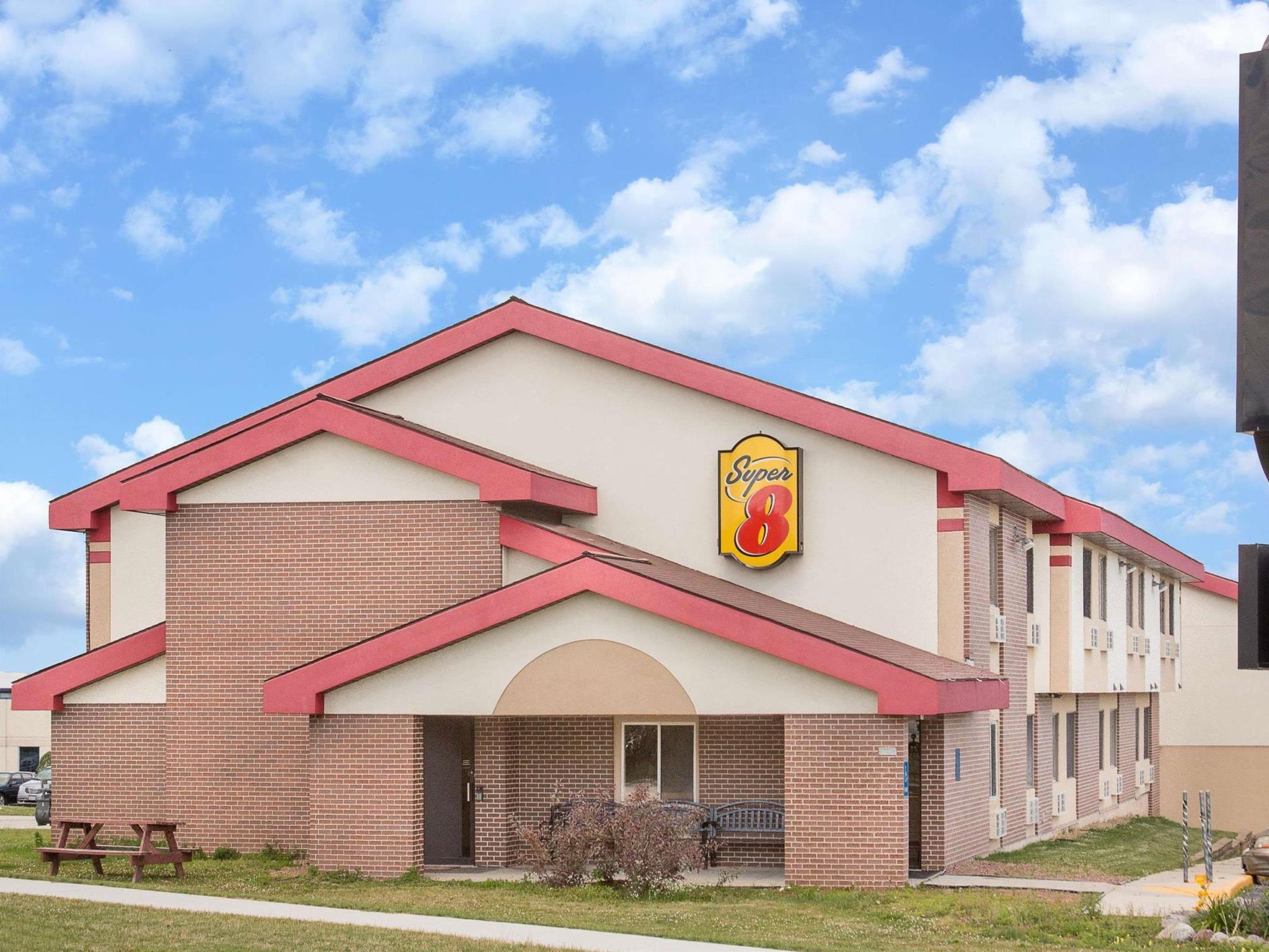 Super 8 By Wyndham Sheboygan Wi Motel Exterior photo