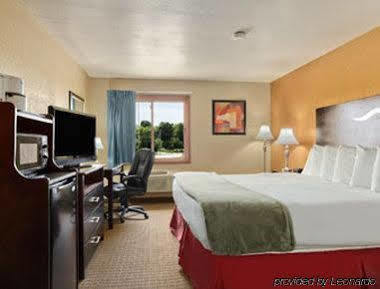 Super 8 By Wyndham Sheboygan Wi Motel Exterior photo